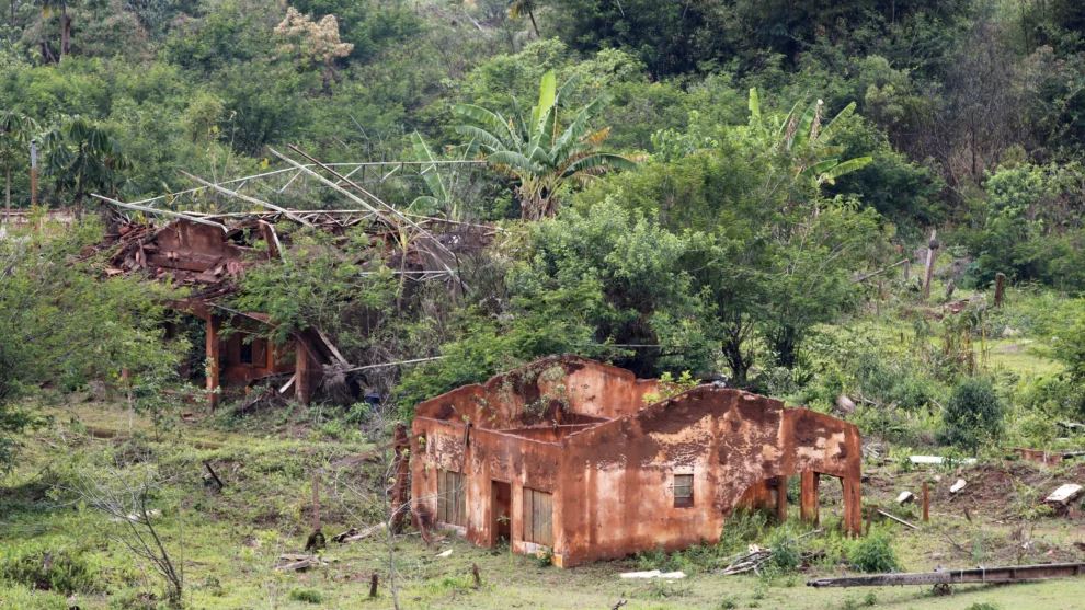 Tragédia de Mariana. Comunidade de Bento Rodrigues devastada pela lama