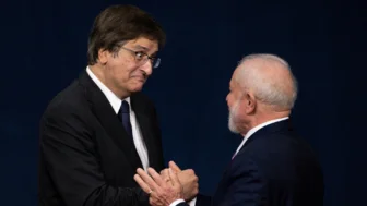 O presidente Luiz Inácio Lula da Silva e o novo procurador-geral da República, Paulo Gonet.