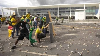 Invasão às sedes dos poderes, em 8 de Janeiro de 2023, em Brasília