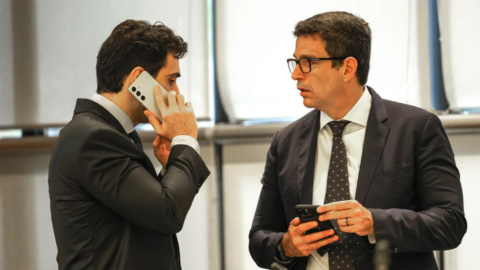 O presidente interino do Banco Central, Gabriel Galípolo durante apresentação do relatório de Inflação do 4º trimestre, ao seu lado Roberto Campos Neto