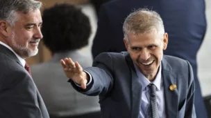 O ex-ministro da Secretaria de Comunicação, Paulo Pimenta, e o novo ministro da pasta, Sidônio Palmeira