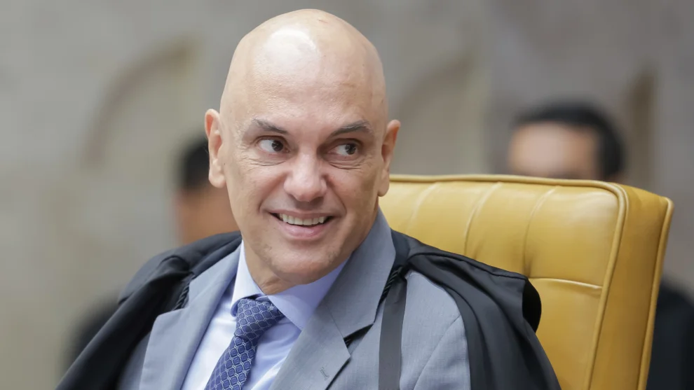 Ministro Alexandre de Moraes durante sessão plenária do STF.
