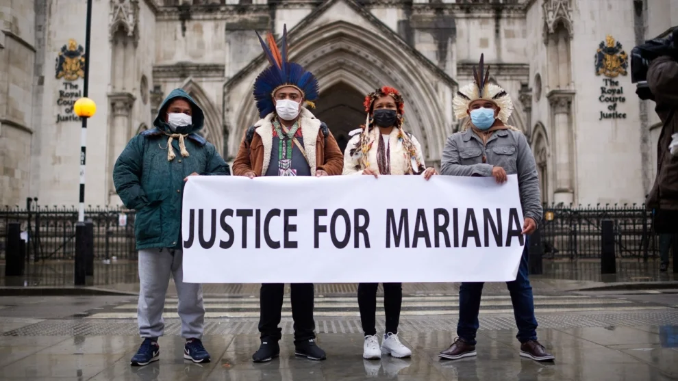 Moradores da região atingida pelo rompimento da barragem de Mariana em Londres, onde corre processo contra a BHP