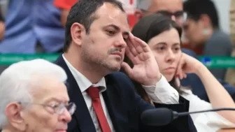 Glauber Braga entre Luiza Erundina e Sâmia Bonfim