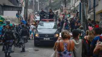 Lotada de bolsonaristas, Comissão de Segurança mira ADPF das Favelas