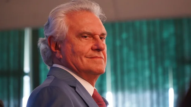 Como Caiado pretende se diferenciar de Flávio Bolsonaro