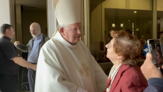 O cardeal brasileiro dom Jaime Splenger na Igreja de São Gregório Magno, em Roma, às vésperas do conclave de 2025