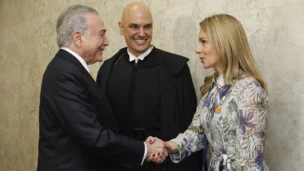 Posse de Alexandre de Moraes no cargo de Ministro do Supremo Tribunal Federal. Presidente Michel Temer cumprimenta a senhora Viviane Barci de Moraes