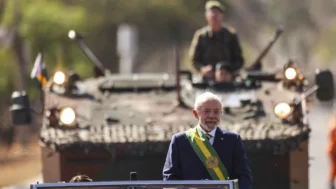 O presidente Lula participa do desfile do 7 de setembro.
