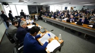 O deputado Duarte Jr, deputado Alfredo Gaspar, Leandro Augusto de Araújo Cunha Bueno,o senador Carlos Viana