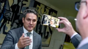 O passado de um bolsonarista no governo do PT vira munição de adversários no RS
