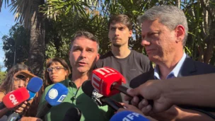 Flávio Bolsonaro, Tarcísio de Freitas