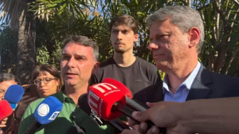 Flávio Bolsonaro, Tarcísio de Freitas