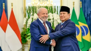 Presidente da República, Luiz Inácio Lula da Silva, durante fotografia oficial e assinatura do livro de visitas, no Palácio Merdeka. Palácio Merdeka – Jacarta (Indonésia)