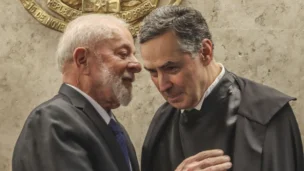 Presidente Luiz Inácio Lula da Silva (d), conversa com presidente do STF, Luís Roberto Barroso