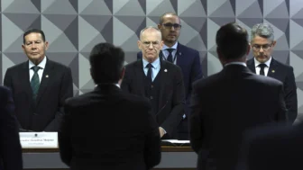 O Senador, Fabiano Contarato e o relator o Senador, Alessandro Vieira.