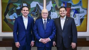 O presidente do Senado, senador Davi Alcolumbre (União-AP), recebeu nesta quarta-feira (19), na residência oficial, o presidente do Supremo Tribunal Federal (STF) e do Conselho Nacional de Justiça (CNJ), ministro Edson Fachin, e o presidente da Câmara dos Deputados, deputado Hugo Motta (Republicanos-PB).