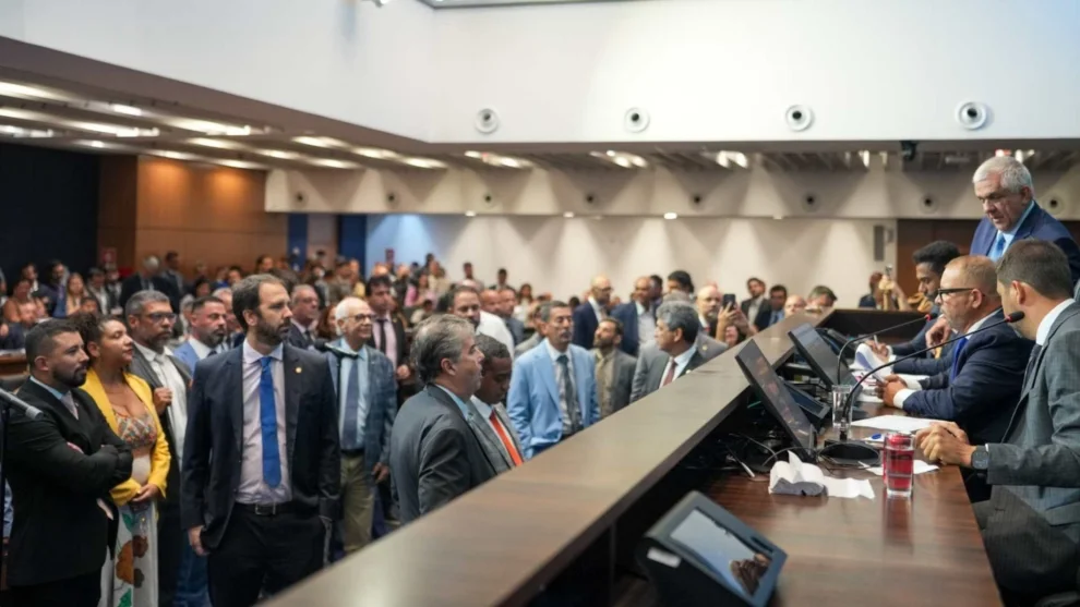 Medida cautelar: Moraes deve determinar uso de tornozeleira por presidente da Alerj