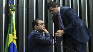 O presidente do Senado Federal, senador Davi Alcolumbre com o senador Weverton Rocha