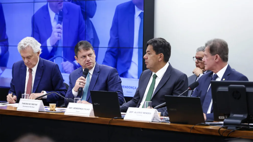 Os Deputados Federais Aluísio Mendes e Mendonça Filho com os governadores Tarcísio de Freitas e Ronaldo Caiado