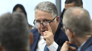 ex-governador Anthony Garotinho, senador Fabiano Contarato e o senador Alessandro Vieira