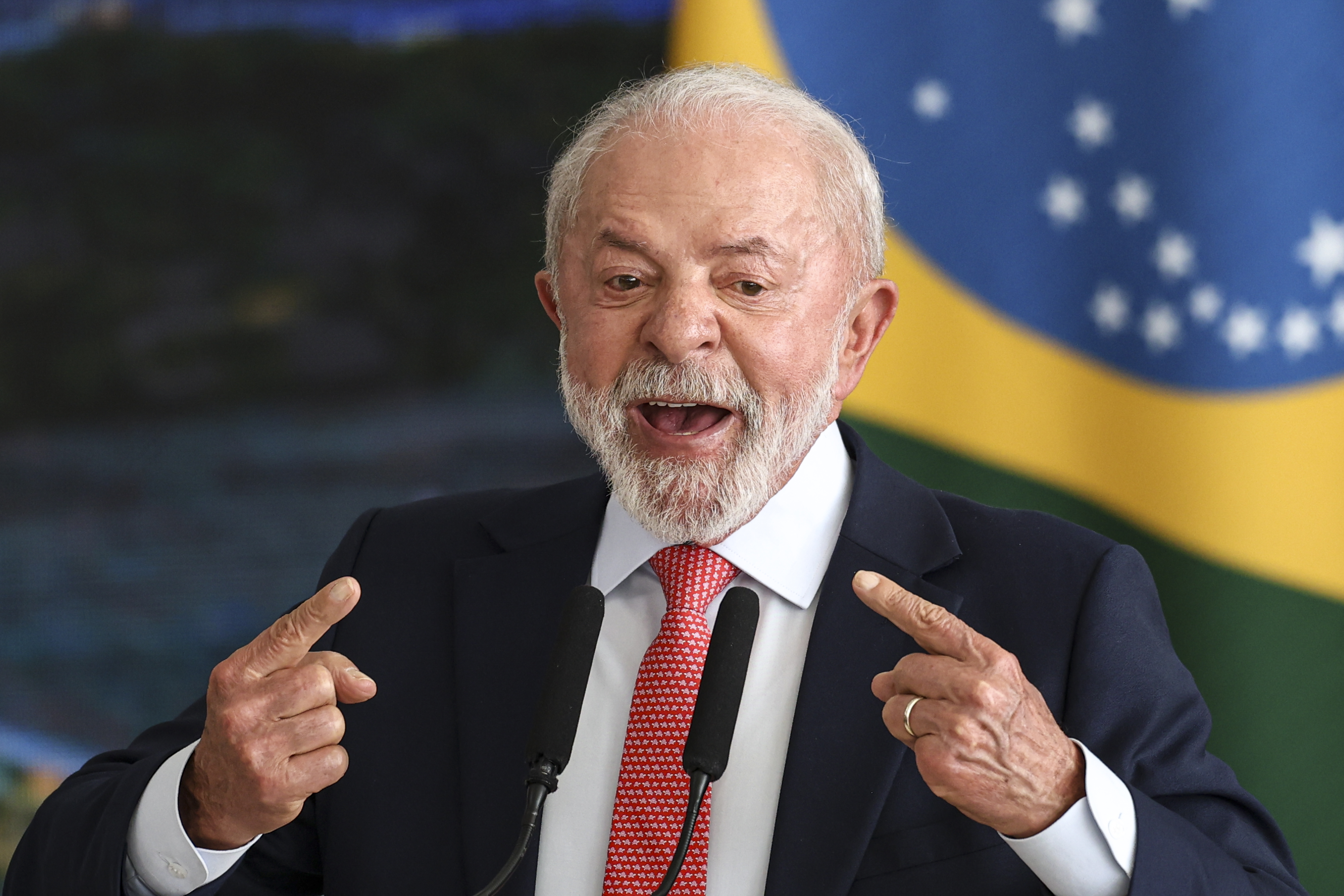 Viagens de Lula: os limites da legislação e a cartilha da Comissão