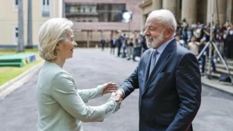 Presidente da República, Luiz Inácio Lula da Silva, durante reunião com a presidenta da Comissão Europeia, Ursula von der Leyen.