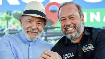 Presidente da República, Luiz Inácio Lula da Silva, com o Ministro de Minas e Energia do Brasil é Alexandre Silveira
