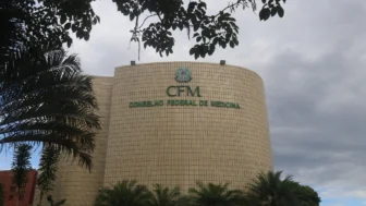 Embate entre CFM e Moraes domina redes e alimenta polarização política