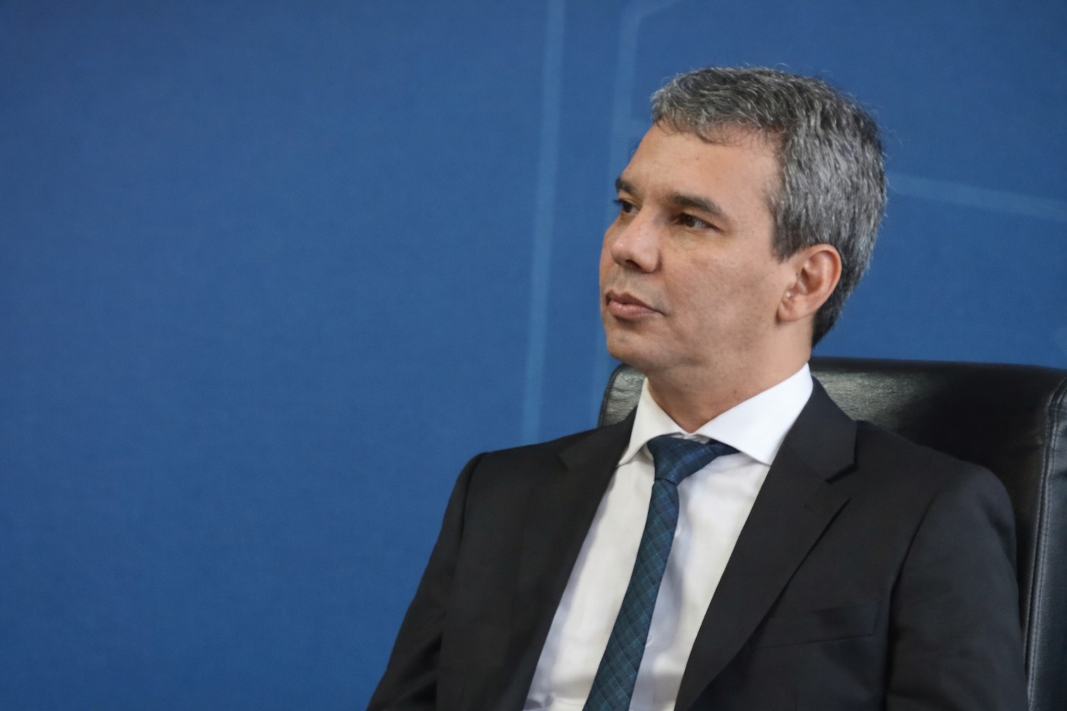 O ministro da Justiça Wellington Cesar Lima e Silva falando sério durante audiência pública oficial.