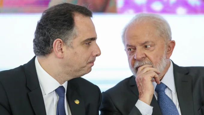O presidente do Senado, Rodrigo Pacheco, e o presidente Luiz Inácio Lula da Silva