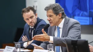 O ministro interino da Fazenda, Dario Durigan e o ministro da Fazenda, Fernando Haddad