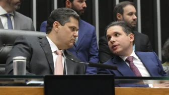 O presidente da Câmara dos Deputados, deputado Hugo Motta (Republicanos-PB), e o presidente do Senado Federal, senador Davi Alcolumbre