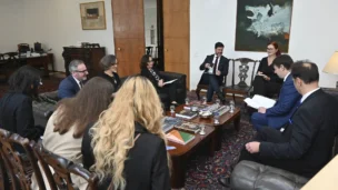 A Secretária-Geral, Embaixadora Maria Laura da Rocha, recebe o Vice-Ministro do Desenvolvimento Econômico da Federação da Rússia, Vladimir Ilichev