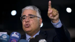 Senadora Damares Alves (Republicanos-DF), deputado Marcel van Hattem (Novo-RS) e senador Eduardo Girão (Novo-CE)