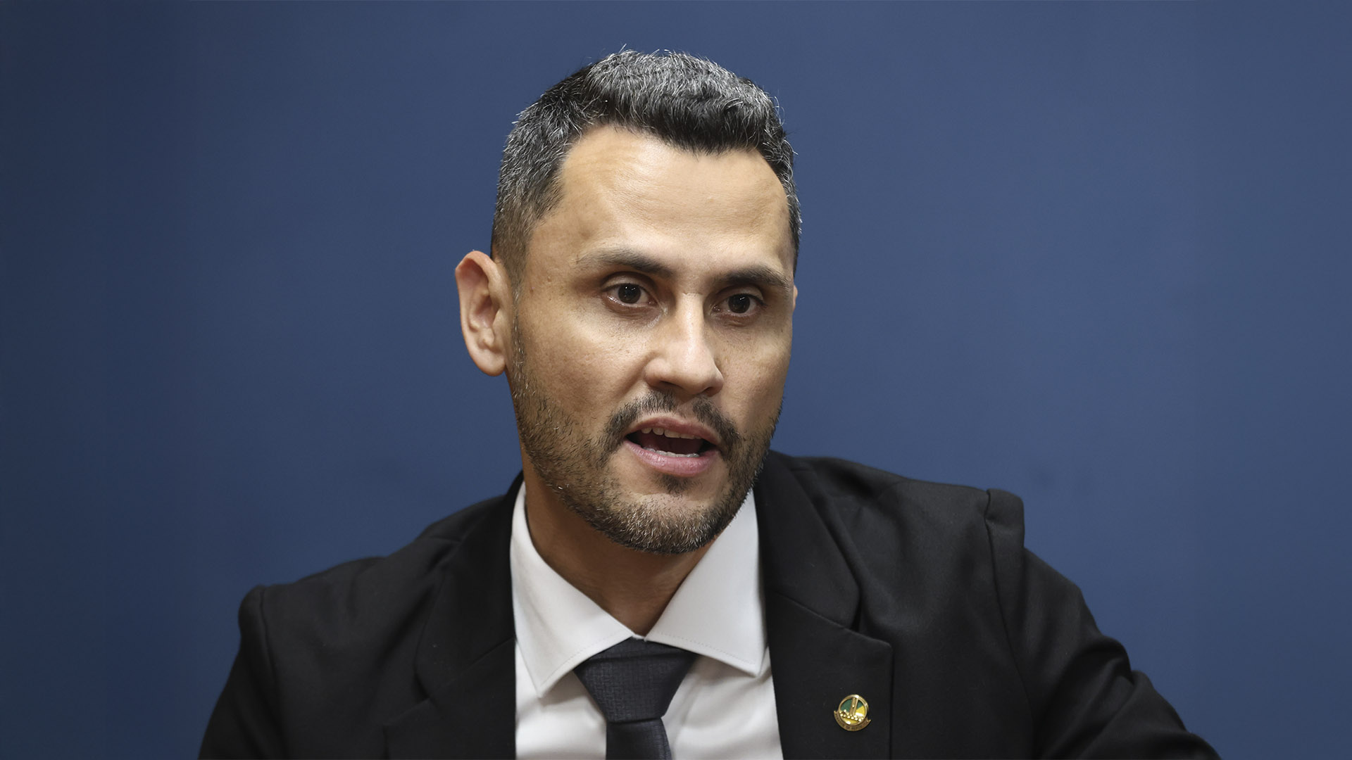 Antes de assumir, Cleitinho já enfrenta desconfiança dentro do próprio grupo