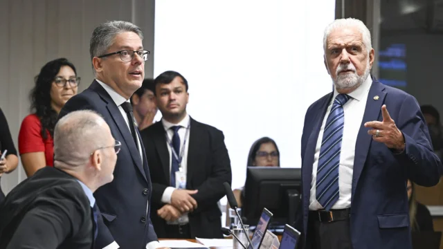 senador Fabiano Contarato, senador Alessandro Vieira e senador Jaques Wagner