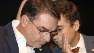 O Senador e Pré Candidato a Presidência da República pelo PL, Flávio Bolsonaro (PL/RJ), e o Deputado Nikolas Ferreira (PL/MG)