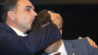 O Senador e Pré Candidato a Presidência da República pelo PL, Flávio Bolsonaro (PL/RJ), e o Deputado Nikolas Ferreira (PL/MG)