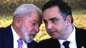 O presidente Luiz Inácio Lula da Silva (e) e o presidente do Senado, Rodrigo Pacheco