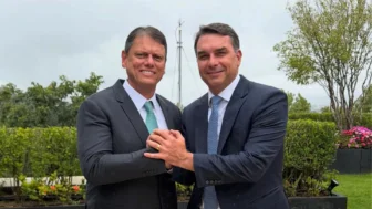 O governo do Estado de São Paulo Tarcísio Gomes de Freitas (Republicanos) e o Senador e Pré Candidato a Presidência da República pelo PL, Flávio Bolsonaro (PL/RJ)