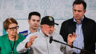 Lula em Juiz de Fora, com a prefeita Margarida Salomão, o ministro das Cidades, Jader Filho, e o senador Rodrigo Pacheco