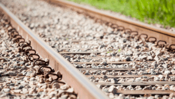 Frete rodoviário, frete ferroviário, renovação de frotas e incoerência regulatória 