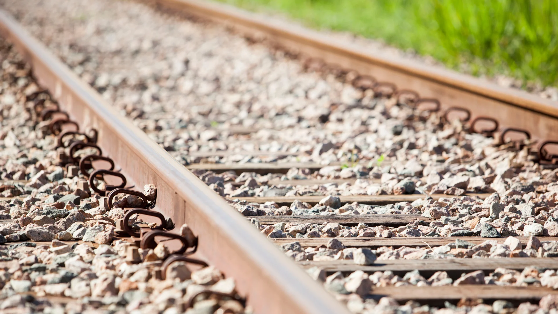 Frete rodoviário, frete ferroviário, renovação de frotas e incoerência regulatória 