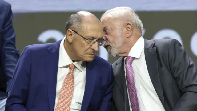 Presidente da República, Luiz Inácio Lula da Silva, acompanhado do vice-presidente da República, Geraldo Alckmin