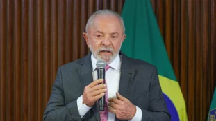 O presidente Luiz Inácio Lula da Silva coordena reunião ministerial