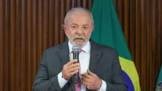 O presidente Luiz Inácio Lula da Silva coordena reunião ministerial