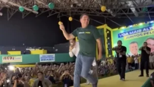 Campanha de Flávio comemora repercussão do 'funk do 01'