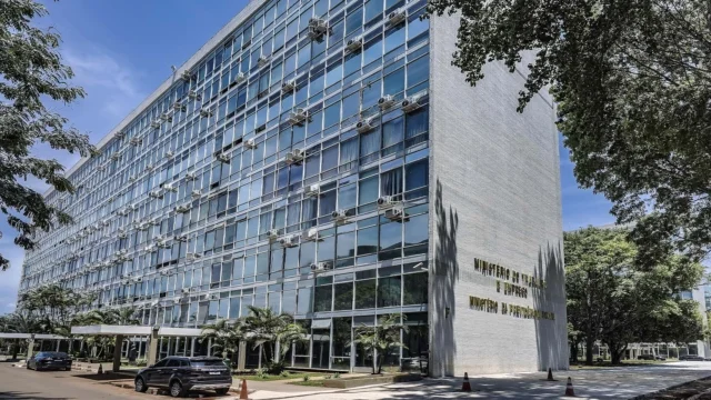 Fachada do Ministério do Trabalho e Emprego