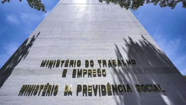 Fachada do Ministério do Trabalho e Emprego
